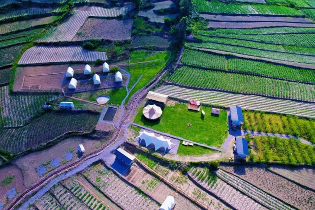 【跟着烧烤季游凉山】来凉山“躺营”，把烦恼丢进山谷的风里