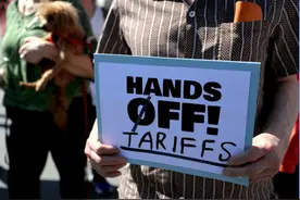 关税令刚签第三天 全美民众高喊“住手” 特朗普打高尔夫回应图片