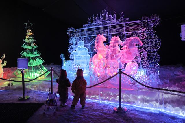 俄罗斯圣彼得堡举办冰雕节