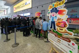 上海铁路公安开展“警徽闪耀110 初心如磐为人民”主题庆祝活动图片