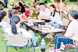 春风吹热“露营＋”图片