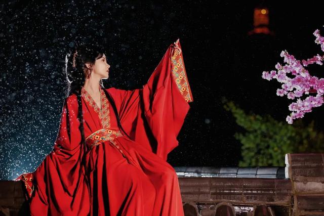 《堰明山青幸福人》 ——致青城山-都江堰申遗成功25周年