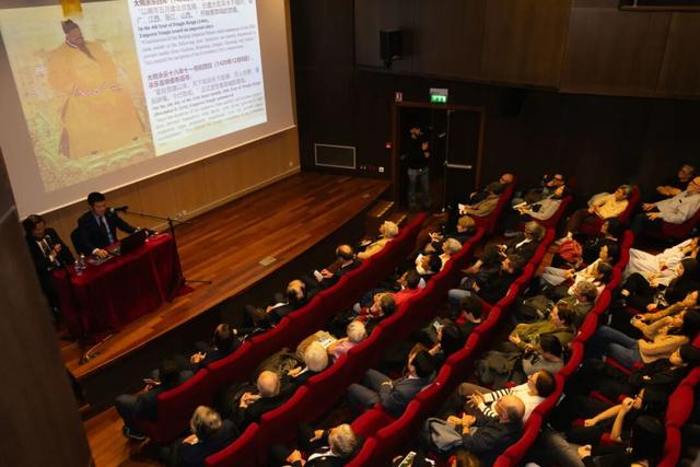 “百年守护”影像展巴黎开幕 ——讲述故宫百年文化传承故事