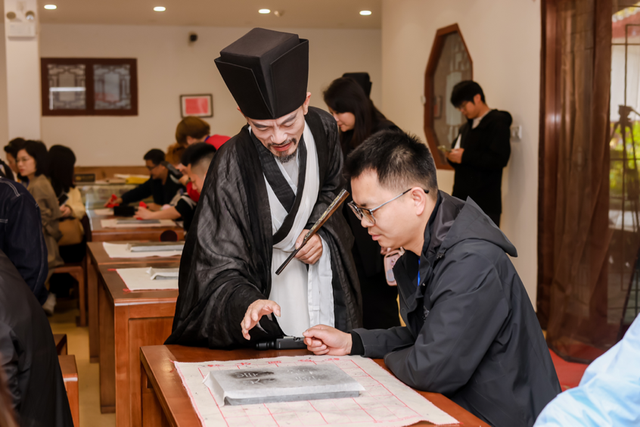 步履承楚韵 声量贯九州——网络大V荆楚行圆满收官