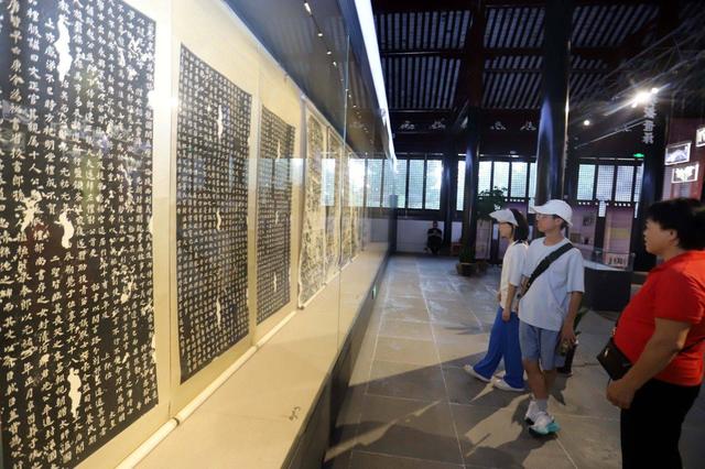 江苏苏州：摩崖石刻拓片联合展览举行
