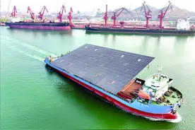 国内首个桩基固定式海上光伏项目并网发电图片