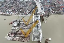 江苏扬州：宝应运河大桥建设正酣图片