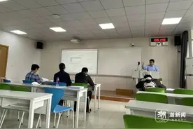 毕业答辩全程无声，他却赢得最高分！图片