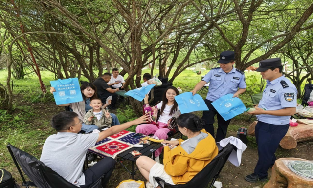 【阳光下的守护】守护拉尕天堂 服务簪花之路