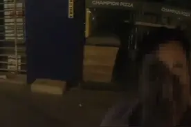凌晨武汉街头，3名男子突然弃车狂奔！交警追了500米后，男子顶不住了图片