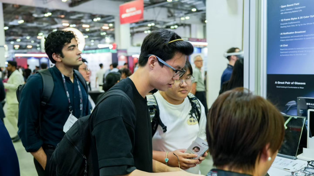 从中国到新加坡，AI眼镜如何破圈？