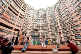 昆明暑期城市地标旅游热，傲城大厦“天空之眼”受欢迎图片