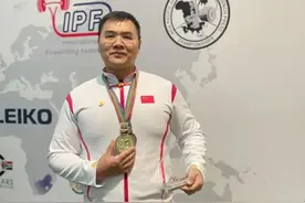 哲学教授获国际举重冠军！网友：好小众的文字……图片