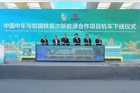 中车资阳智造！出口哈萨克斯坦新能源机车下线图片