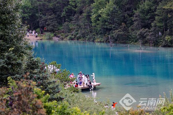 在丽江蓝月谷，感受云南“20℃清凉”