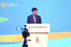 泰国中华总商会主席林楚钦：讲好老家河南故事，积极参与河南新建设图片