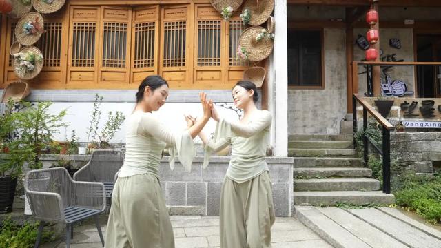 反向旅行还得看这儿！徽州大灵山全天24场好戏等你邂逅，人少戏多还免费！