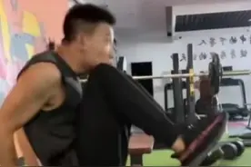 95后脑瘫小伙自己理发、健身锻炼走红，当事人：新年愿望是给父亲买一台摩托车图片