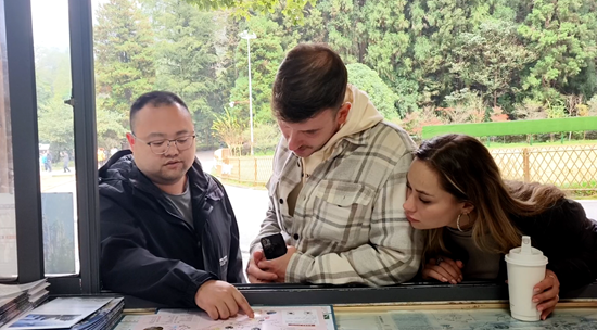 雨润峰林暖人心！张家界国家森林公园以“小服务”守护旅途温度