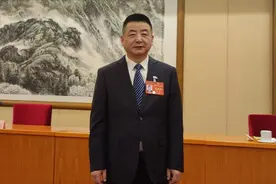 全国人大代表付浩：强化技能人才再提升再培养 促进产业转型升级图片