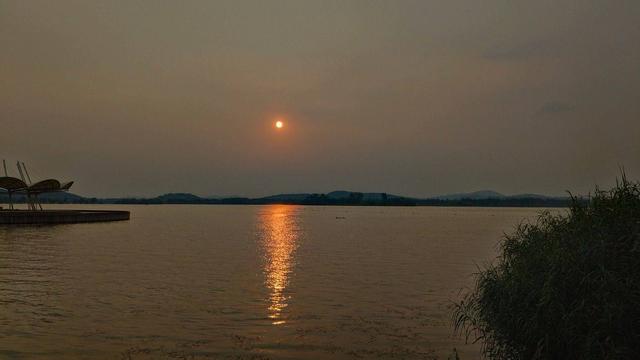 无锡的夕阳，是把日子酿成了温柔的诗
