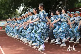 梅江区4所高中开展军训图片