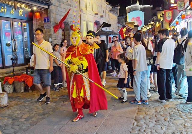 泰宁：古城“微演绎” 双节享闲趣