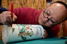 山东聊城：老手艺人匠心锔补 让“残缺”成为一种独特美图片