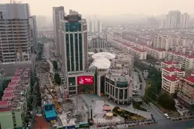 这一年我的朋友圈丨鲍家兴：夜跑团跑出“同心圆”图片