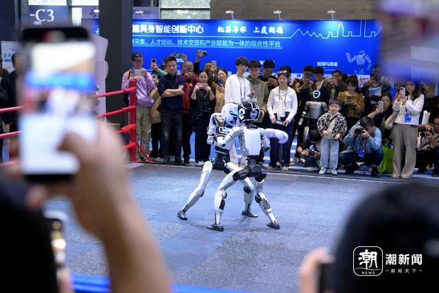“人工智能+”全景呈现，互联网之光博览会在乌镇点亮