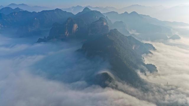 河北承德：浩瀚云海 壮美兴隆山