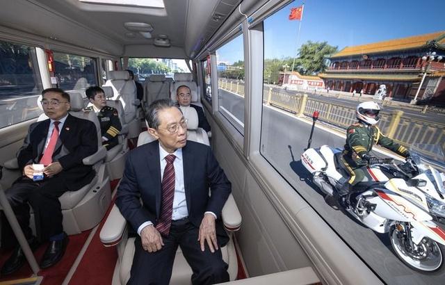 礼敬功勋，荣归英模——党和国家功勋荣誉表彰工作十年间书写新篇章