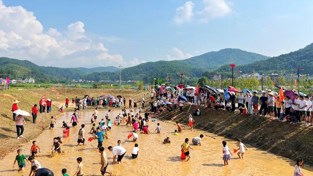 福建永定：国庆长假首日 红色旅游火热