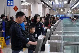 实施首月超1.6万人次申办 “一签多行”促进琴澳双向奔赴图片