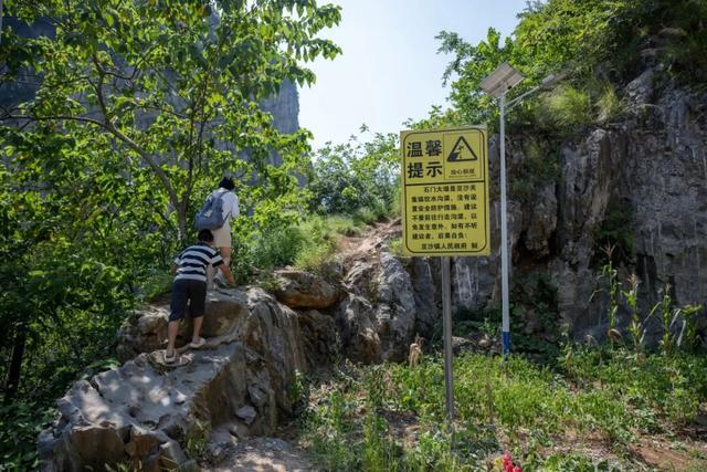 云南最神秘的古镇，路修在绝壁上