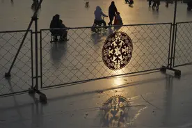 奥森公园龙形水系冰场迎游客图片