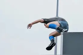 跑酷——穿梭城市“飞檐走壁”，“跨越”很需要勇气图片