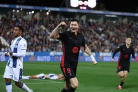 体坛联播｜巴萨12轮不败领跑西甲，C罗双响打进933球图片