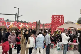 春节假期过半 自贡消费市场活力迸发图片