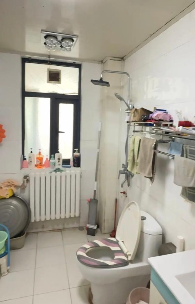 女孩称洗澡时被父亲偷看，相关部门：系口角矛盾产生误会，父亲回应：只是递牙刷，无不妥举动