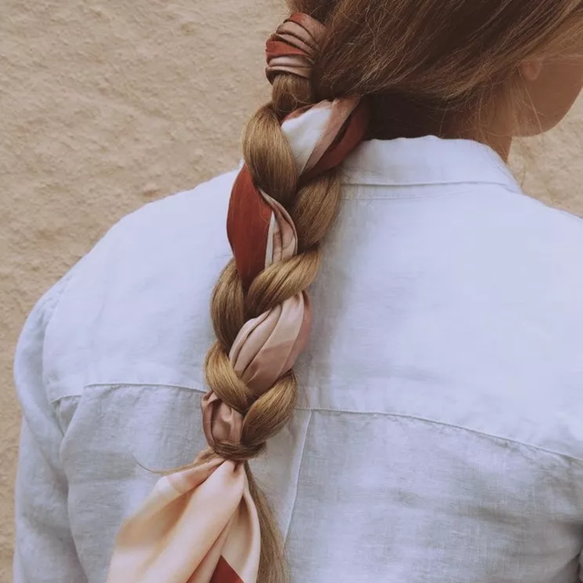 用一条丝巾，把百元单品穿出千元效果