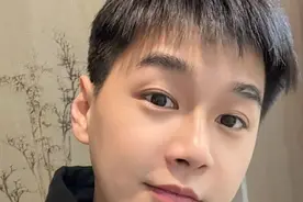 火上热搜！靠书法还2000万元巨债的小伙回应质疑图片