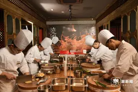 杭州美食初代网红老头儿油爆虾为何不剪须？烧虾师比赛上揭晓答案图片