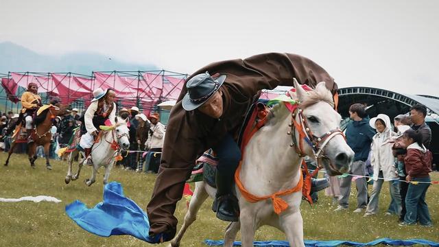 夏季之旅好去处  四川甘孜邀你融入草原