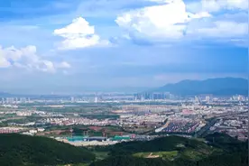 海外热议：中国经济将继续成为世界经济的火车头图片