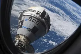 波音“星际客机”飞船脱离国际空间站 不载人返回地球图片