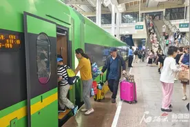 改革快进 火车快开图片