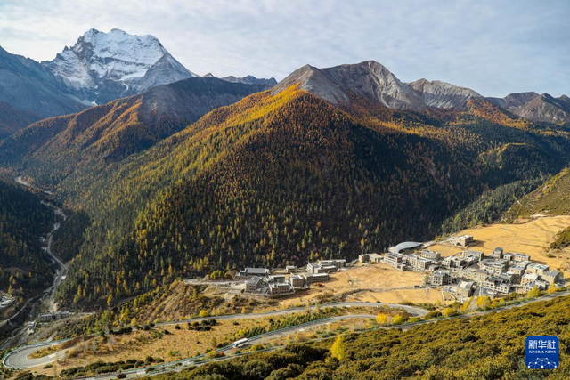 美丽中国丨穿越冰峰 遇见稻城亚丁