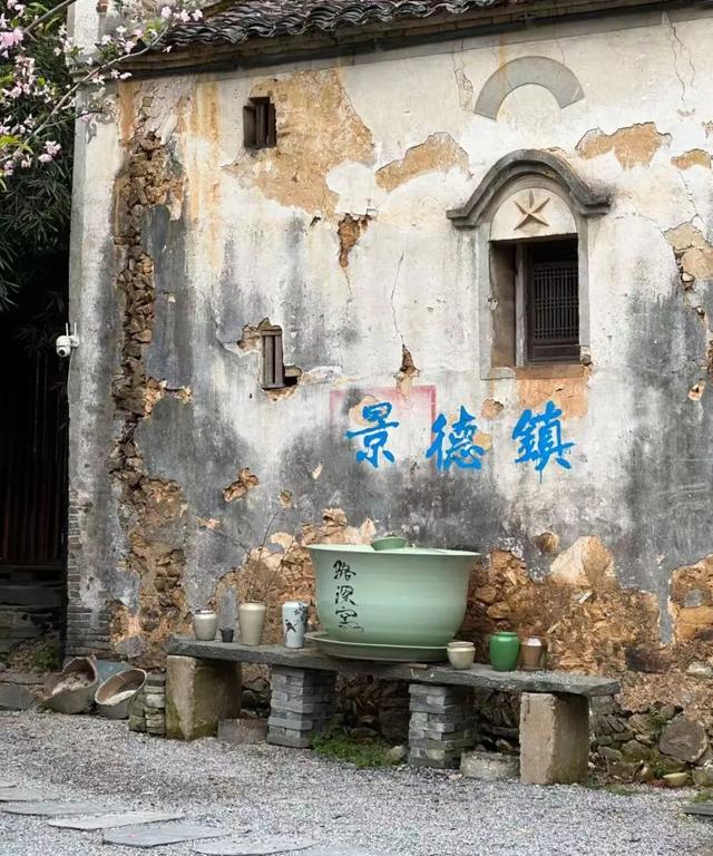 第一批去景德镇躺平的中产，已经「卷疯了」