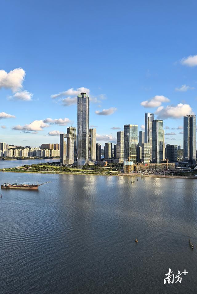 伫立十字门